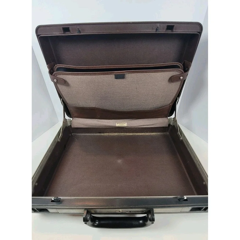 Vintage Samsonite Survivor Classic IV Brown Hard Shell Brief Case No keys